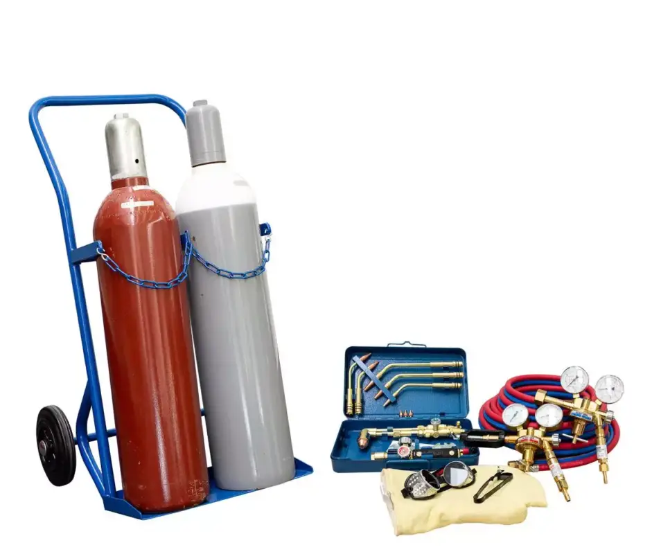 AUTOGEN-Komplett-Set KEK 17/10m - Set / 20 l bestehend aus:1Stk. Stahlflasche 20 lt54252 UN 1072 Sauerstoff,verdichtet Klasse 2, ADR1Stk. Stahlflasche 20 lt54262 UN 1001 Acetylen,gelöst Klasse 2, ADR*Beförderung ohne Überschreitung der in Unterabschnitt 1.1.3.6 festgesetzten Freigrenzen1 Stk.Stahlflaschenw. für 2x20 lt584051 Stk.Schweiss-Schneidekassette551651Stk.Brausekopfeinsatz 14-20 mm552001Stk.Sauerstoff-Druckminderer Flaschenanschluss G 3/4' RH/SW32551801 Stk.Azetylen-DruckmindererBügelanschluss 551821 Stk.Rückschlagsicherungfür Sauerstoff551841 Stk.Rückschlagsicherungfür Azetylen551861Stk.Zwillingsschlauch - Set 10m551751Stk.Schweissbrille kompl. DIN 5553771Stk. Bügelgasanzünder551981Stk.KEVLAR-Fäustling (hitzefest)55163 Super-Preis